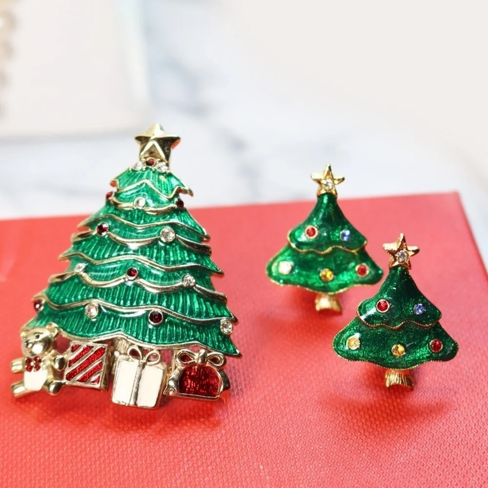 🎁🎄Monet Christmas Tree Brooch & Earrings 🎁🎄